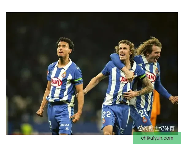 西甲赛事近期戏剧性胜利引发热议，球队竞争力增强备受关注